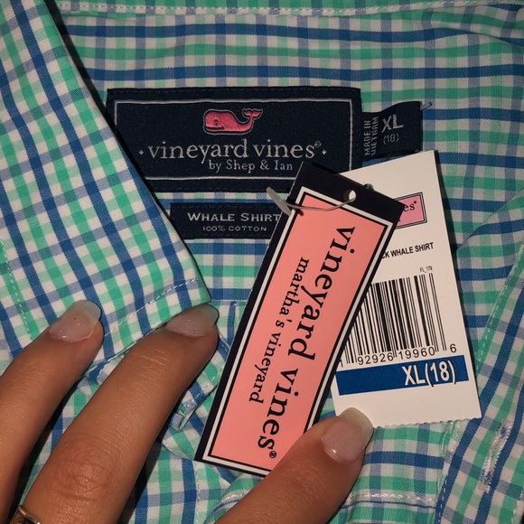 Vineyard Vines youth boys button down collared top - Picture 2 of 3